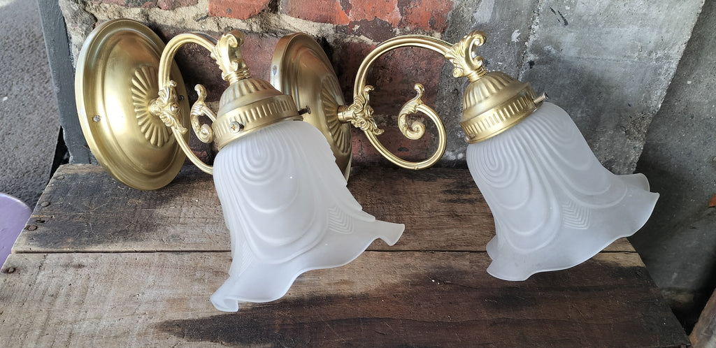 80s Wall Light Brass with Frosted Shade   WL6