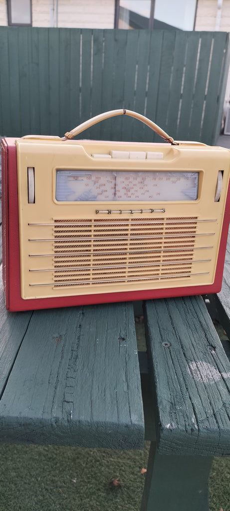 Stunning Little Phillips Radio