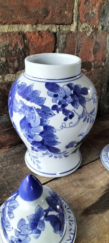 Blue & White Ceramic Jar / Vase                              JV9