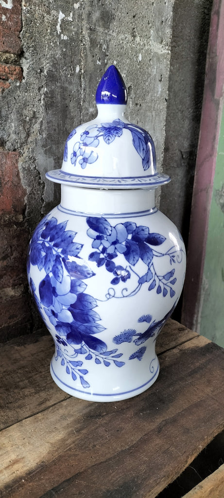 Blue & White Ceramic Jar / Vase                              JV9