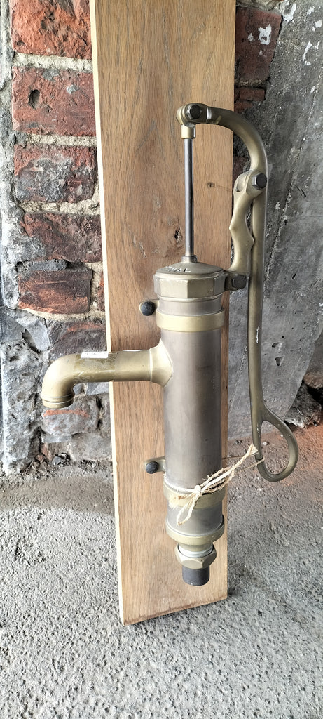 Vintage Water Hand Pump M279