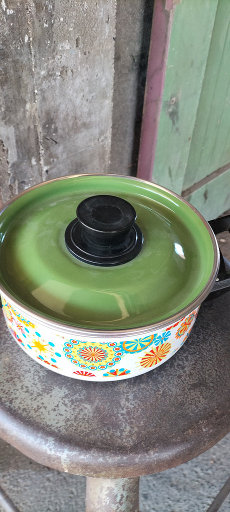 Funky Retro Saucepan